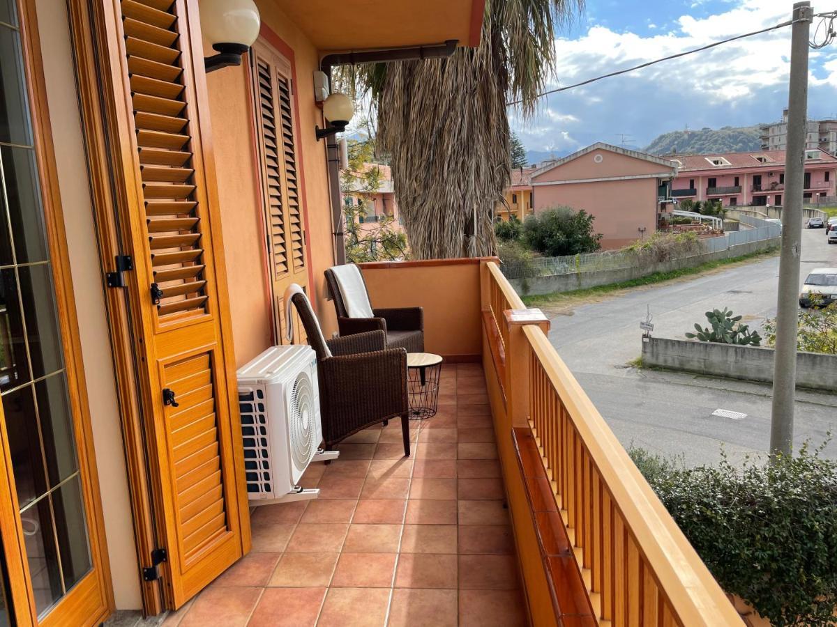 Residence Don Turi Villafranca Tirrena Bagian luar foto
